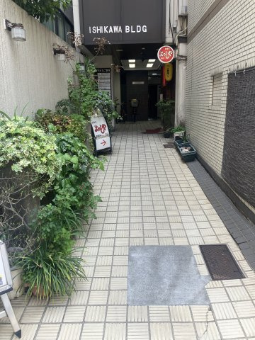 石川ビルのエントランス