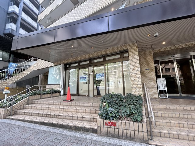 コアロード西新宿　1階のエントランス