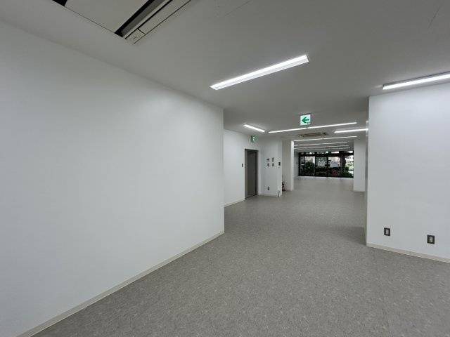 コアロード西新宿　1階のロビー