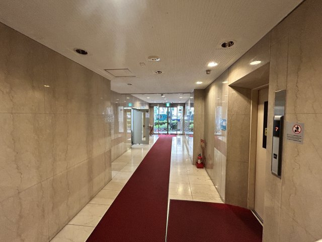 コアロード西新宿　1階のロビー