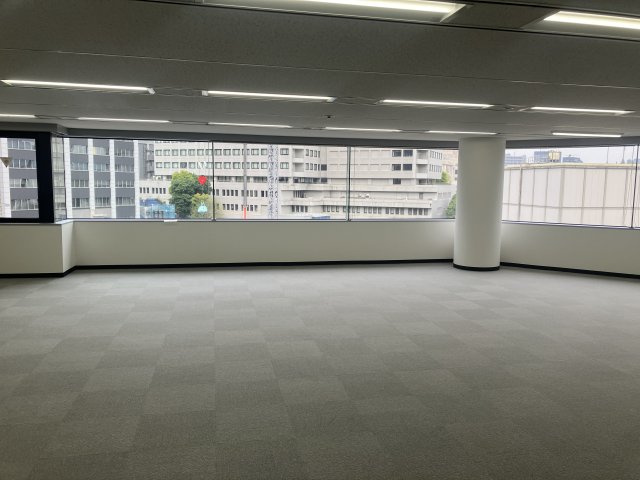 尚友会館のロビー