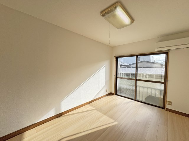 フジビルの洋室