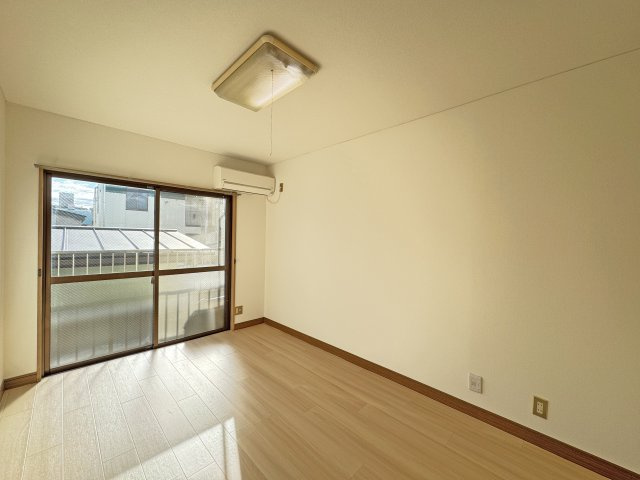 フジビルの洋室