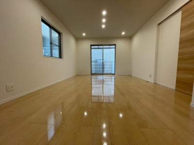 【居間・リビング】 | 立川市砂川町8丁目 中古戸建【全1棟】