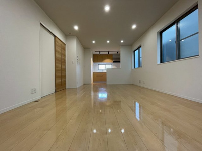 【居間・リビング】 | 立川市砂川町8丁目 中古戸建【全1棟】