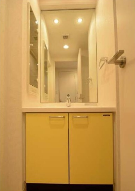 コンフォリア麻布十番の洗面所