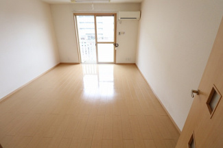 【居間・リビング】 | ロイヤルハイネス・クィーン