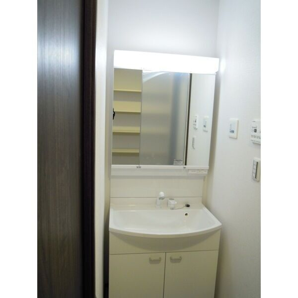 【新築】ニュースカイタウンA棟の独立洗面台