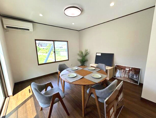 安城寺町中古戸建の居間・リビング