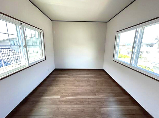 安城寺町中古戸建の洋室