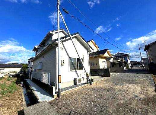 安城寺町中古戸建の前面道路含む現地写真