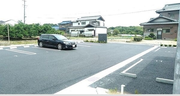 レセンテ445の駐車場
