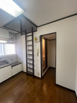 明るい色調の室内です