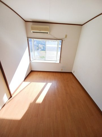 使い勝手のいい洋室です