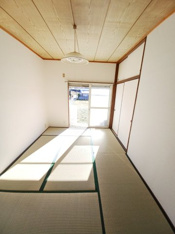 落ち着いた雰囲気の和室付きです