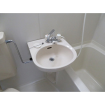 明るい洗面所です