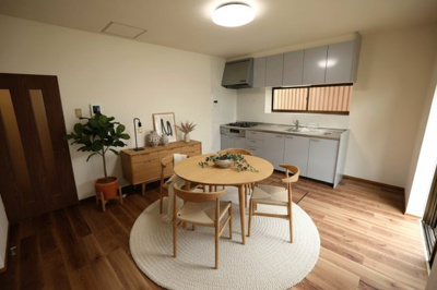 【居間・リビング】 | 堀貸家 | １階LDK（・システムキッチン交換・フローリング、クロス張替済）