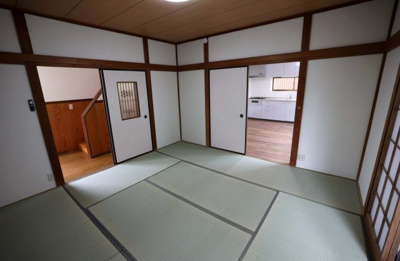 【和室】 | 堀貸家 | １階和室８帖（・タタミ表替え・クロス、襖、障子張替済）