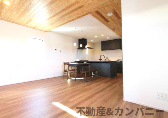 KOMOREBI（こもれび）空港通6丁目の新築のおうち　松山市空港通6丁目新築戸建