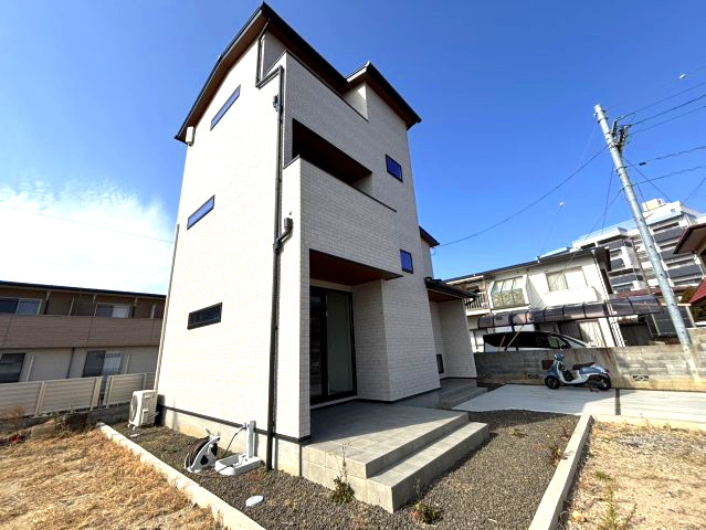 KOMOREBI（こもれび）空港通6丁目の新築分譲戸建　の浴室|落ち着いた空間のお風呂です