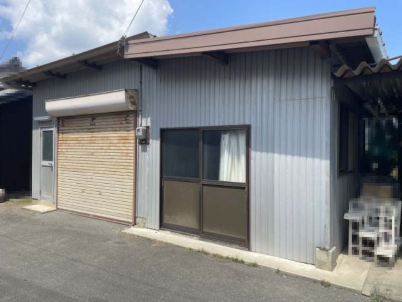 高島市新旭町深溝倉庫付き51坪土地の外観