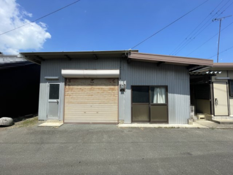 高島市新旭町深溝倉庫付き51坪土地の外観