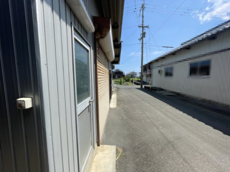 高島市新旭町深溝倉庫付き51坪土地の外観