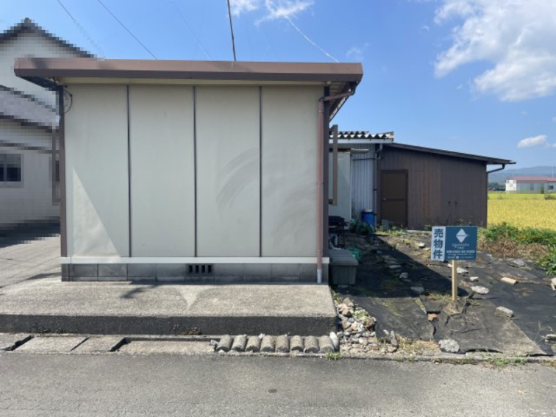 高島市新旭町深溝倉庫付き51坪土地の外観