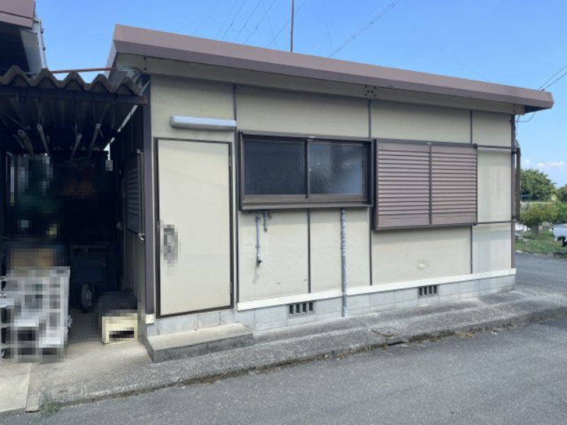 高島市新旭町深溝倉庫付き51坪土地の外観