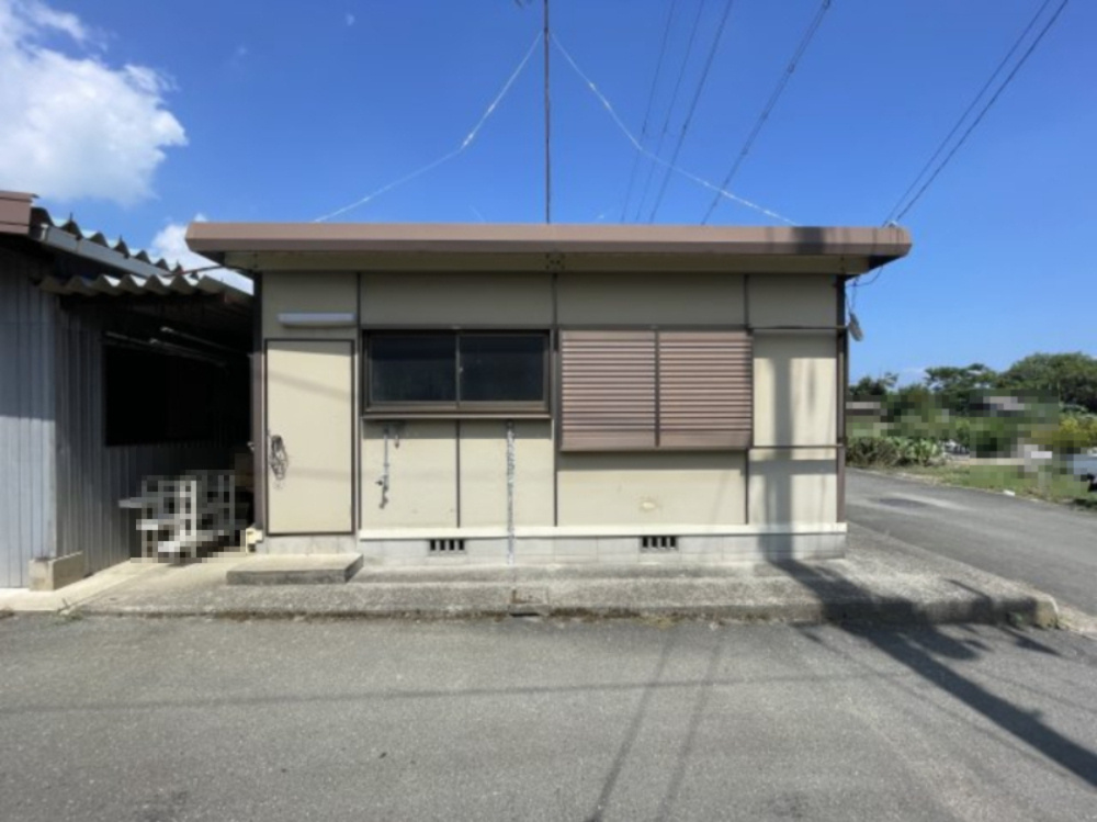 高島市新旭町深溝倉庫付き51坪土地の外観