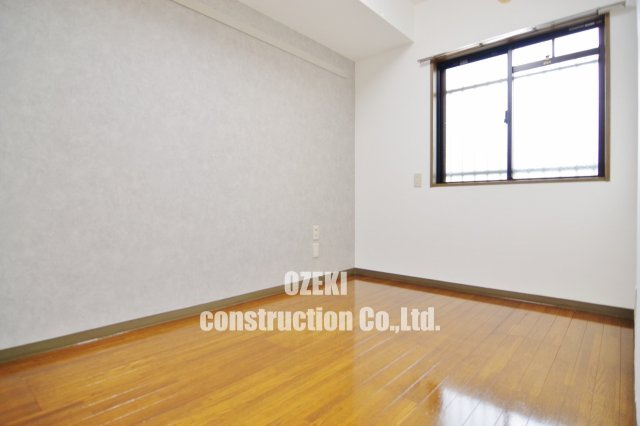 ミナミスクウェアの洋室