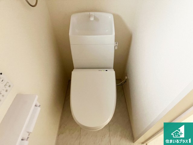 姫路市上大野　第４期　新築一戸建てのトイレ|1・2階の2ヶ所にあるので、朝の忙しい時間の順番待ちもなく、深夜の利用にも大変便利です。