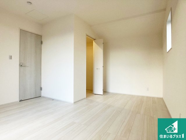 姫路市上大野　第４期　新築一戸建ての洋室|ウォークインクローゼット付きで生活スペースもスッキリできます。各居室にも収納がありますので、お子様の衣類やおもちゃなどもしっかり収納できます。