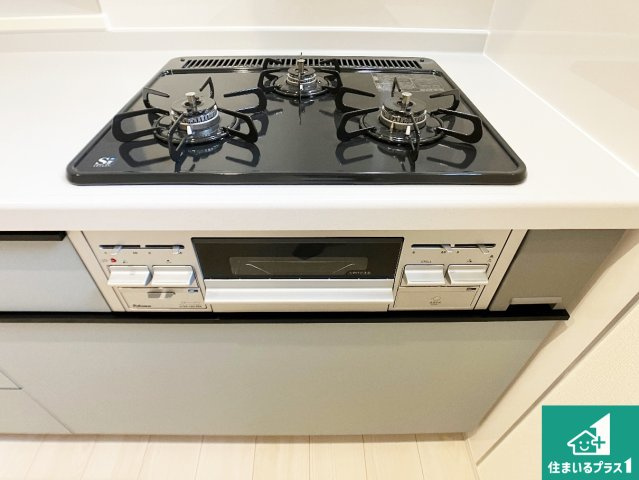 姫路市上大野　第４期　新築一戸建ての設備|ダブル高火力Ｓｉセンサー付きコンロ！３口あるので、まとめて料理をする時も大活躍！