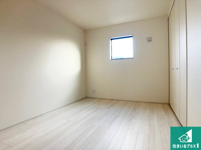 姫路市上大野　第４期　新築一戸建ての洋室|シンプルな洋室は、自分好みのインテリアが楽しめます♪ご家族とインテリアや家具を選びに行くのは新築購入時の醍醐味の一つです。ぜひお楽しみください♪