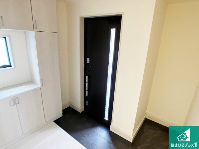 姫路市上大野　第４期　新築一戸建ての玄関|シューズボックスにはたくさんの靴が収納できるので玄関周りはいつもスッキリ！ご家族が増えても安心！