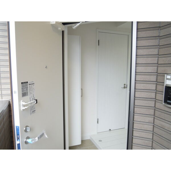 【新築】ニュースカイタウンB棟の玄関