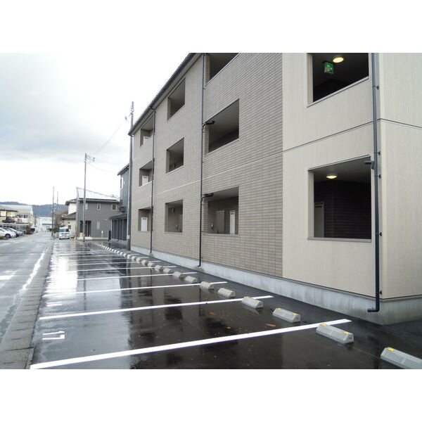 【新築】ニュースカイタウンB棟の駐車場