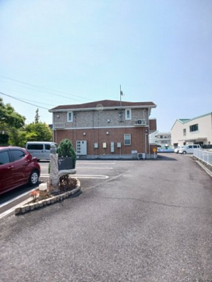 【駐車場】 | コンフォート幸町 | 駐車場があるので、車を買う予定の方も安心です