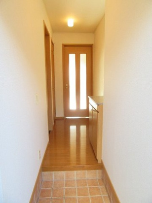 【玄関】 | コンフォート幸町 | 明るい玄関です