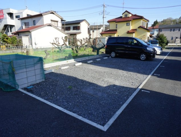 カーサ藤の森の駐車場