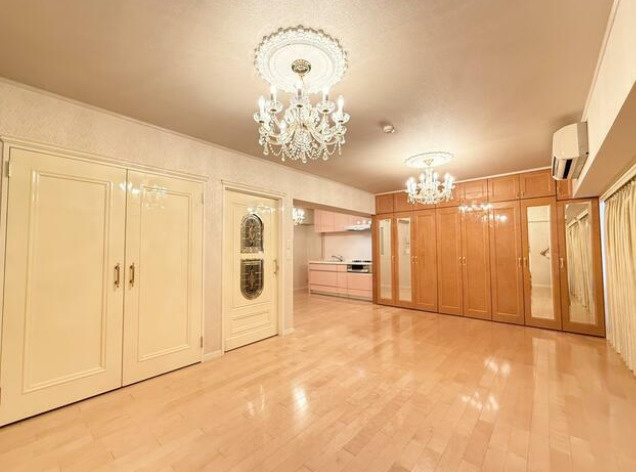 シャンボール大名D棟の居間・リビング