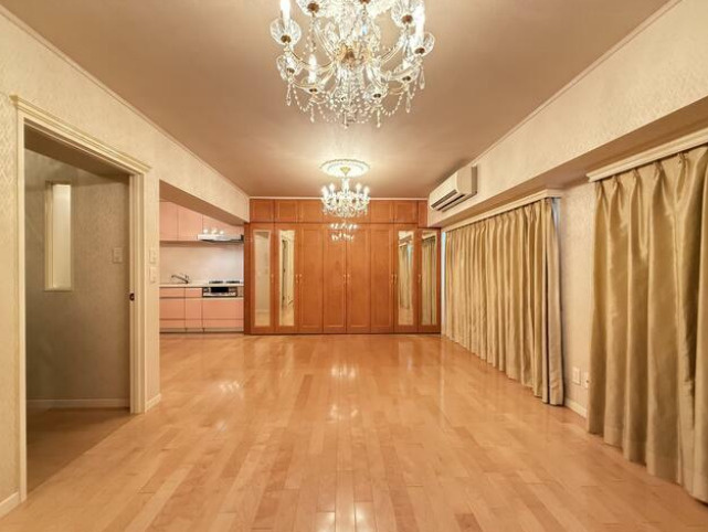 シャンボール大名D棟の居間・リビング