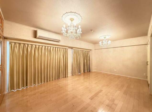 シャンボール大名D棟の居間・リビング