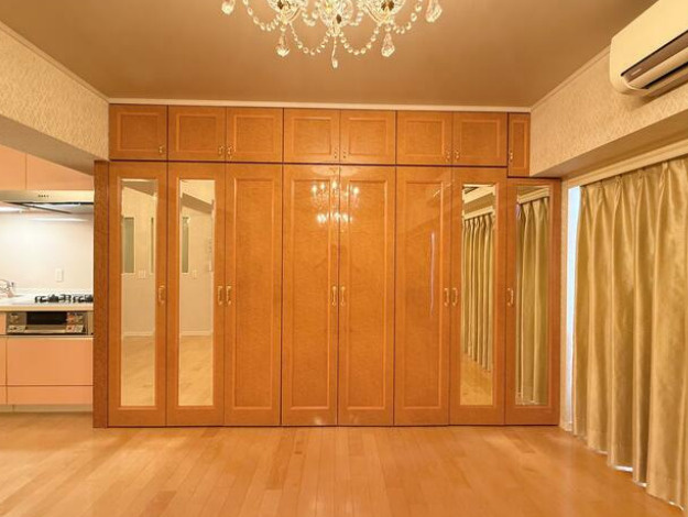 シャンボール大名D棟の居間・リビング