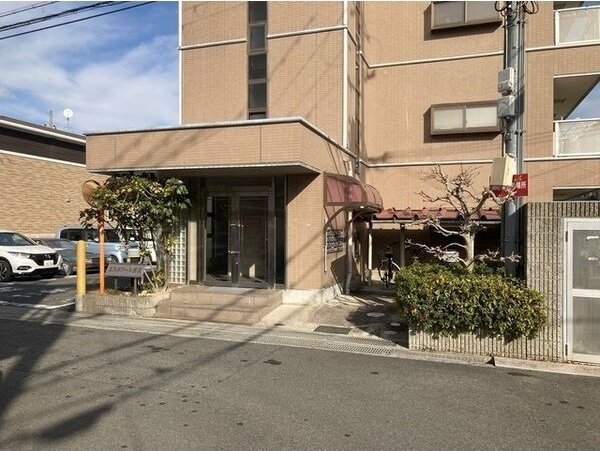 エスポアール摂津の外観