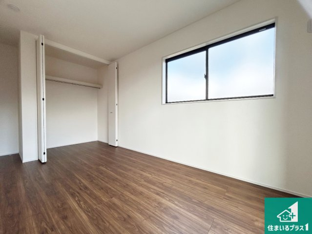 小野市神明町　第4期　新築一戸建ての洋室|収納スペースが充実しているので子供の成長に合わせてたくさん収納ができます！家族構成に合わせた様々な活用ができる収納！