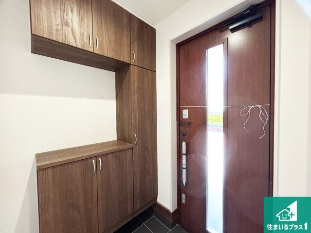 小野市神明町　第4期　新築一戸建ての玄関|シューズボックスにはたくさんの靴が収納できるので玄関周りはいつもスッキリ！ご家族が増えても安心！