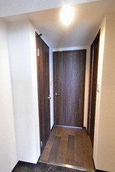 ブリリアントジュネス本町の玄関