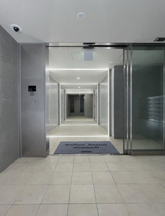 ブリリアントジュネス本町のエントランス